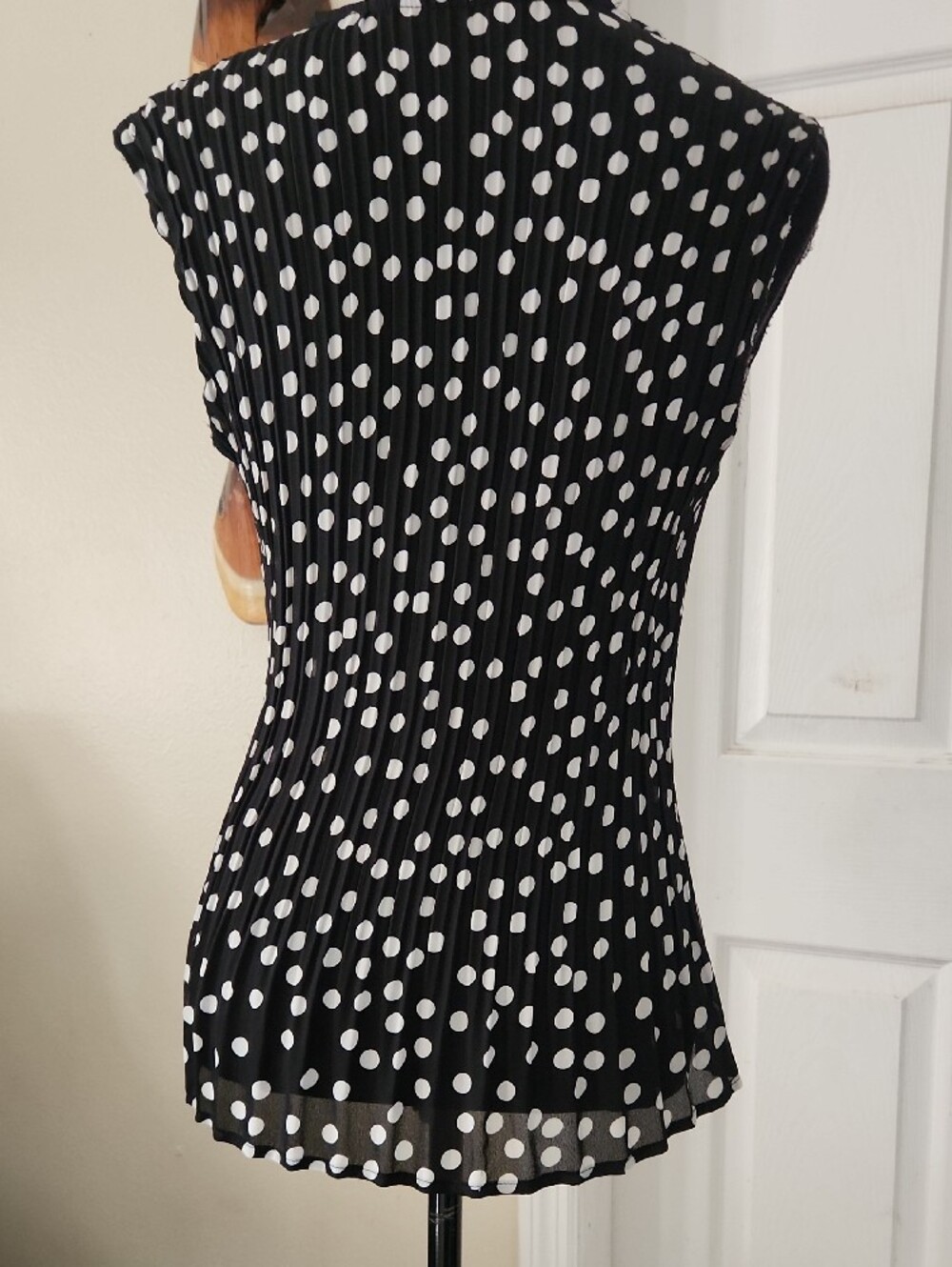 Women’s Black & White Polka Dot Sleeveless Blouse - Picture 3 of 3